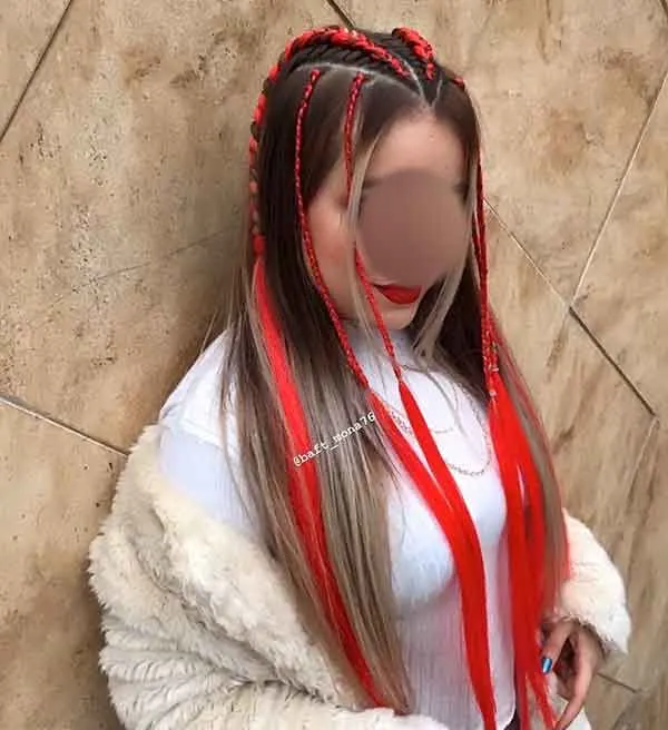 تصویر مرتبط با ایده‌های شیک مدل مو برای شب یلدا با اکسسوری‌های قرمز