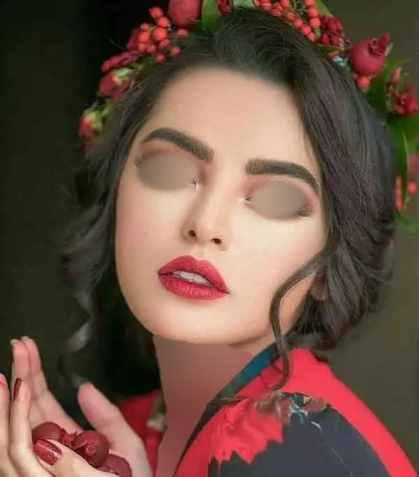 تصویر مرتبط با ایده‌های شیک مدل مو برای شب یلدا با اکسسوری‌های قرمز