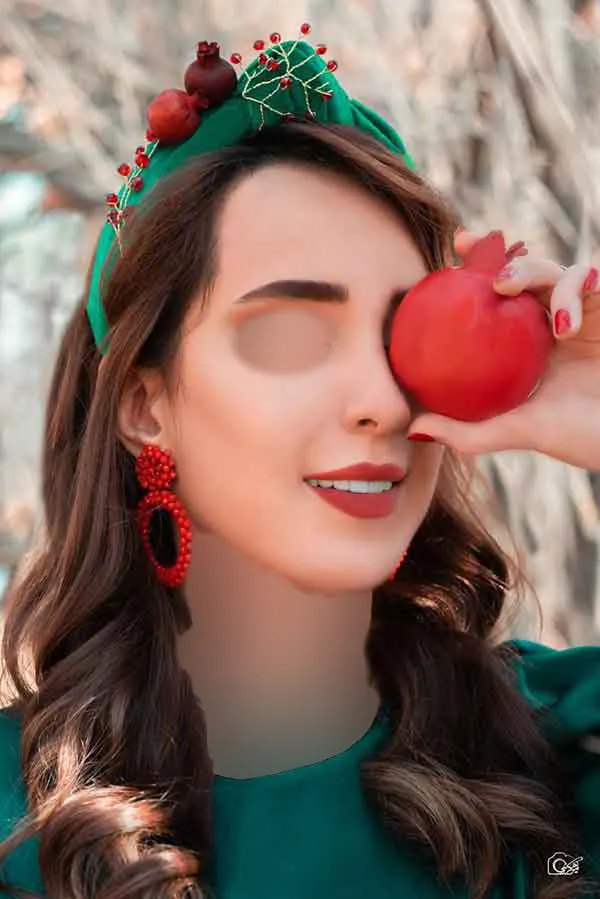 تصویر مرتبط با ایده‌های شیک مدل مو برای شب یلدا با اکسسوری‌های قرمز