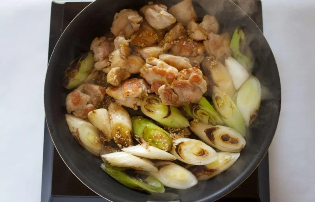 تصویر مرتبط با طرز تهیه کوکوی مرغ و تره فرنگی؛ شام سبک و خوشطعم در خانه