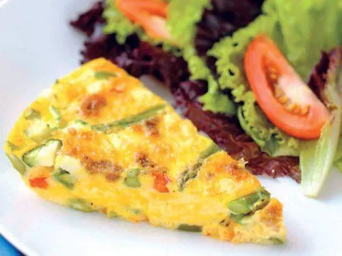 تصویر مرتبط با طرز تهیه کوکوی مرغ و تره فرنگی؛ شام سبک و خوشطعم در خانه