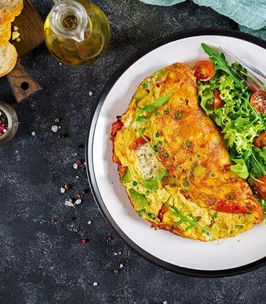 تصویر مرتبط با طرز تهیه کوکوی مرغ و تره فرنگی؛ شام سبک و خوشطعم در خانه