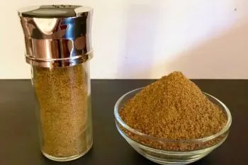 ظرف شیشهای حاوی پودر عصاره مرغ خانگی
