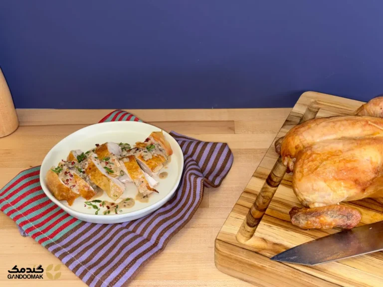 مرغ بریان کامل با سس او پوار؛ مرغ بریان کامل برش خورده با سس او پوار و