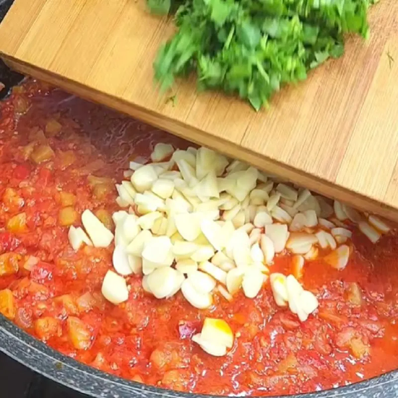 تصویر مرتبط با دو روش ساده و خوشمزه برای تهیه کنسرو خوراک بادمجان با گوجه و فلفل