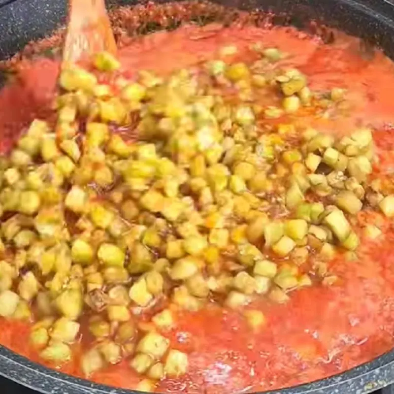 تصویر مرتبط با دو روش ساده و خوشمزه برای تهیه کنسرو خوراک بادمجان با گوجه و فلفل