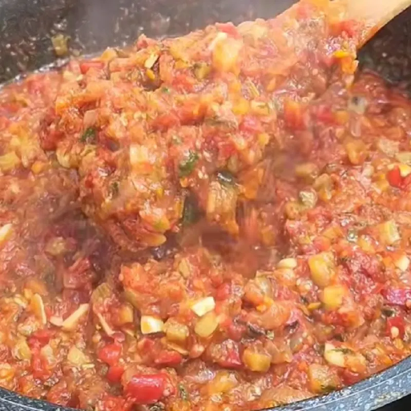 تصویر مرتبط با دو روش ساده و خوشمزه برای تهیه کنسرو خوراک بادمجان با گوجه و فلفل