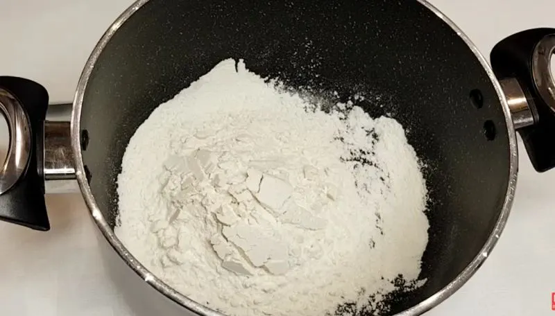 تصویر مرتبط با طرز تهیه حلوای آرد برنج شیرازی با عطر زعفران و گلاب