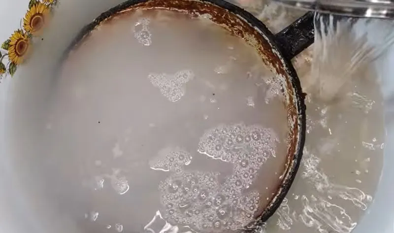 تصویر مرتبط با روش مؤثر پاک کردن سوختگی و جرم چند ساله تابه و قابلمه در نیم ساعت
