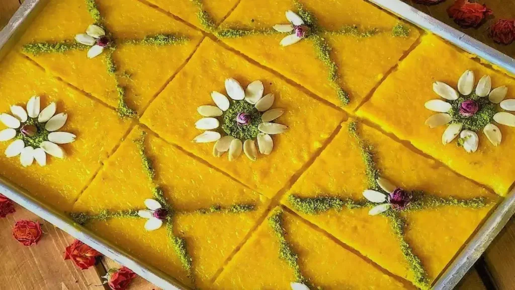 تصویر مرتبط با طرز تهیه حلوای یخچالی زعفرانی؛ شیرینی خوش‌عطر و بدون نیاز به فر