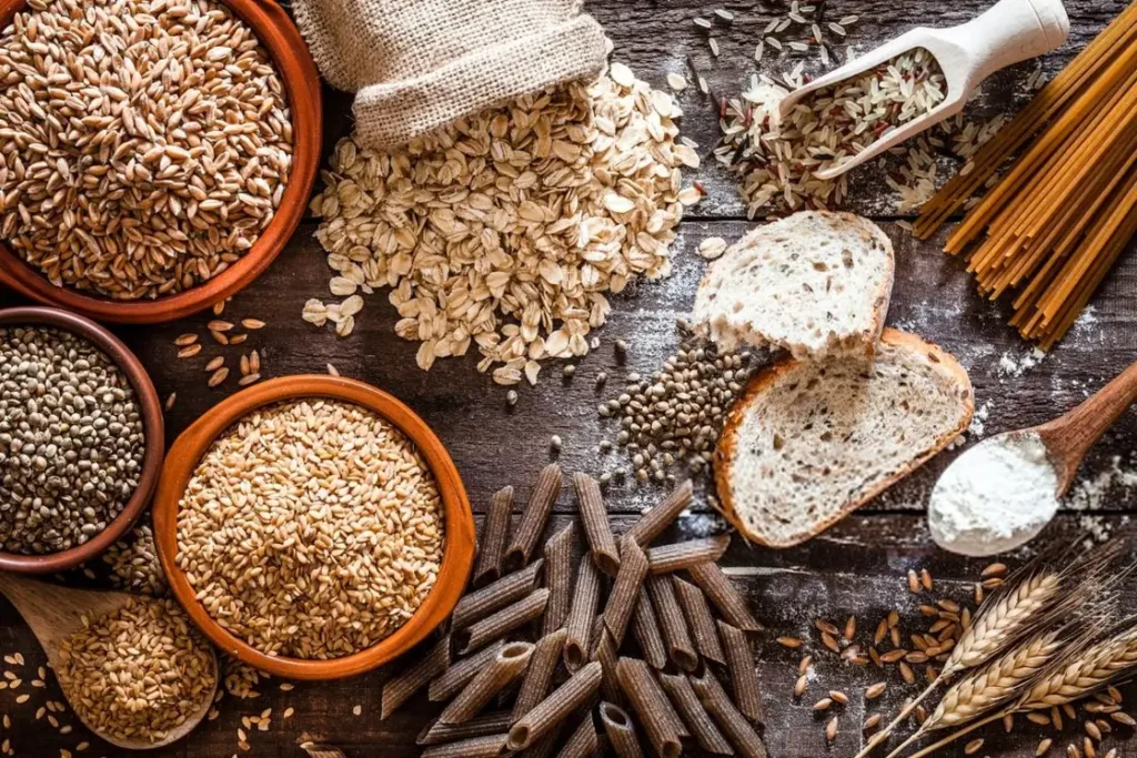 نمایی از دانههای مختلف غلات مانند گندم، جو و برنج