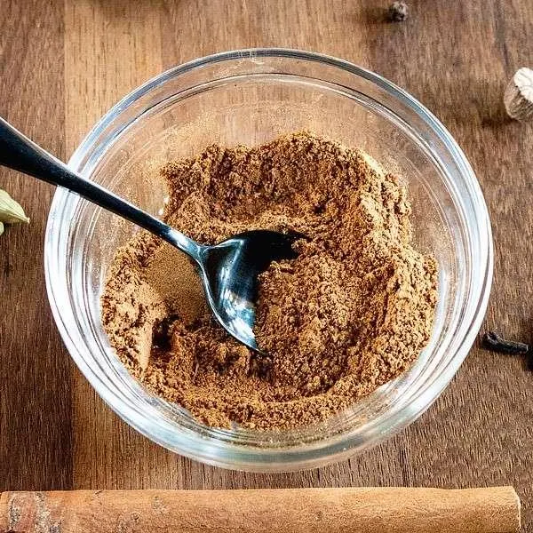 تصویر مرتبط با ادویه کاچی؛ ترکیبی خوشعطر و اصیل برای طعمدهی سنتی