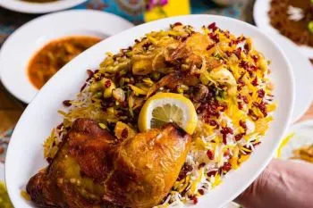 مانی پلو دامغانی با کشمش، زرشک و زعفران