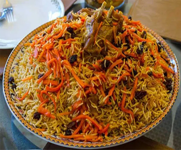 لپه در حال پخت برای تهیه مانی پلو