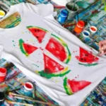 نقاشی روی پارچه با طرح گلهای رنگارنگ و ابزار نقاشی