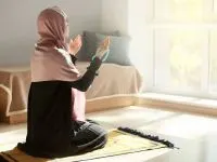 تصویر مرتبط با احکام خواندن تسبیحات اربعه یا سوره حمد در رکعت سوم و چهارم نماز