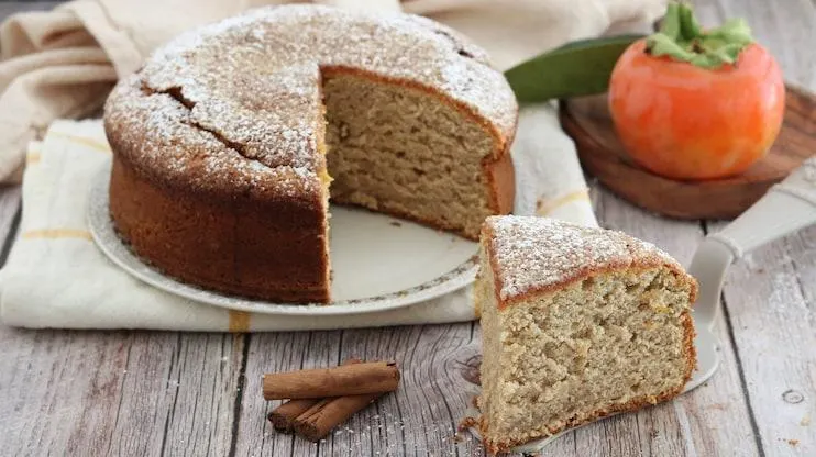 مواد لازم برای تهیه کیک خرمالو و دارچین شامل خرمالو، آرد، تخم مرغ و دارچین