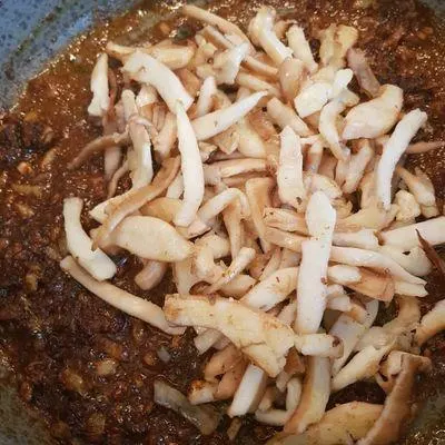 تصویر مرتبط با دوپیازه خساک بوشهری؛ خوراک دریایی تند و خوش‌عطر با طعمی اصیل