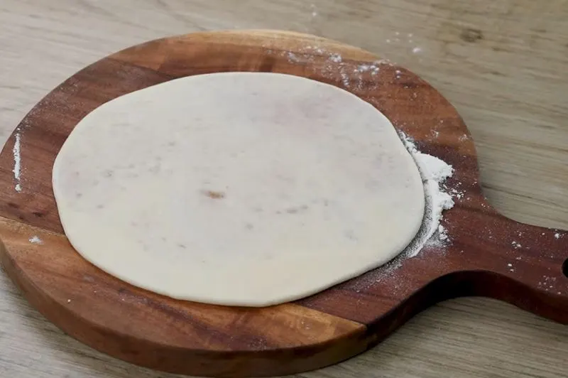 نان مغزدار سنتی شیرین با لپه و شیره انگور