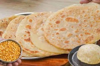 نان مغزدار سنتی شیرین با لپه و شیره انگور