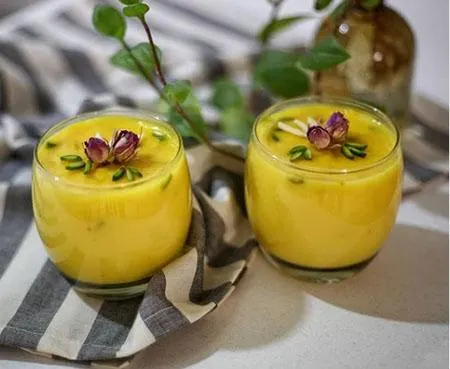 تصویر مرتبط با طرز تهیه فرنی کدو حلوایی با پسته؛ دسر پاییزی خوشرنگ و خوشعطر در لیوانهای تکنفره