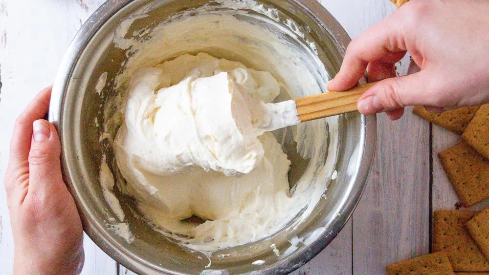 تصویر مرتبط با طرز تهیه چیزکیک کاراملی کاتلا بدون فر با طعمی بی‌نظیر