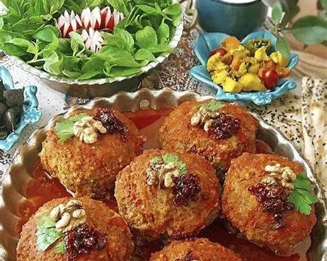 شاکشوکا با بادمجان، تخم مرغ و پنیر فتا