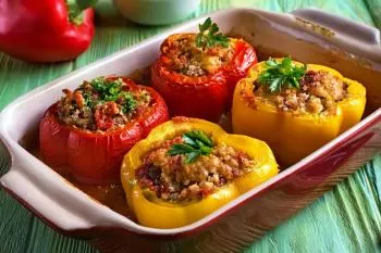 ۱۲ غذای خاص برای تنوع؛ میرزا قاسمی با بادمجان دودی و تخم مرغ