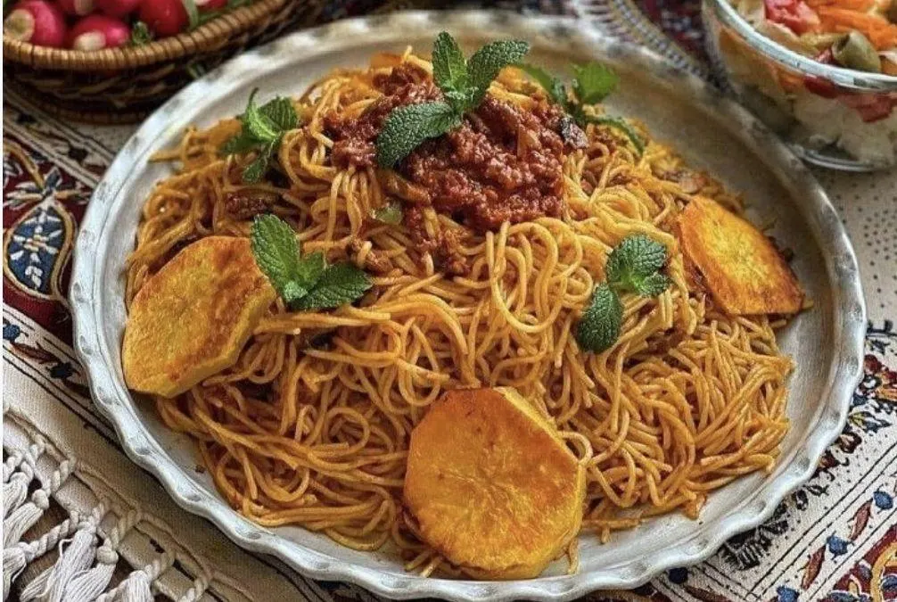 شیشه دربسته برای نگهداری ادویه ماکارونی خانگی