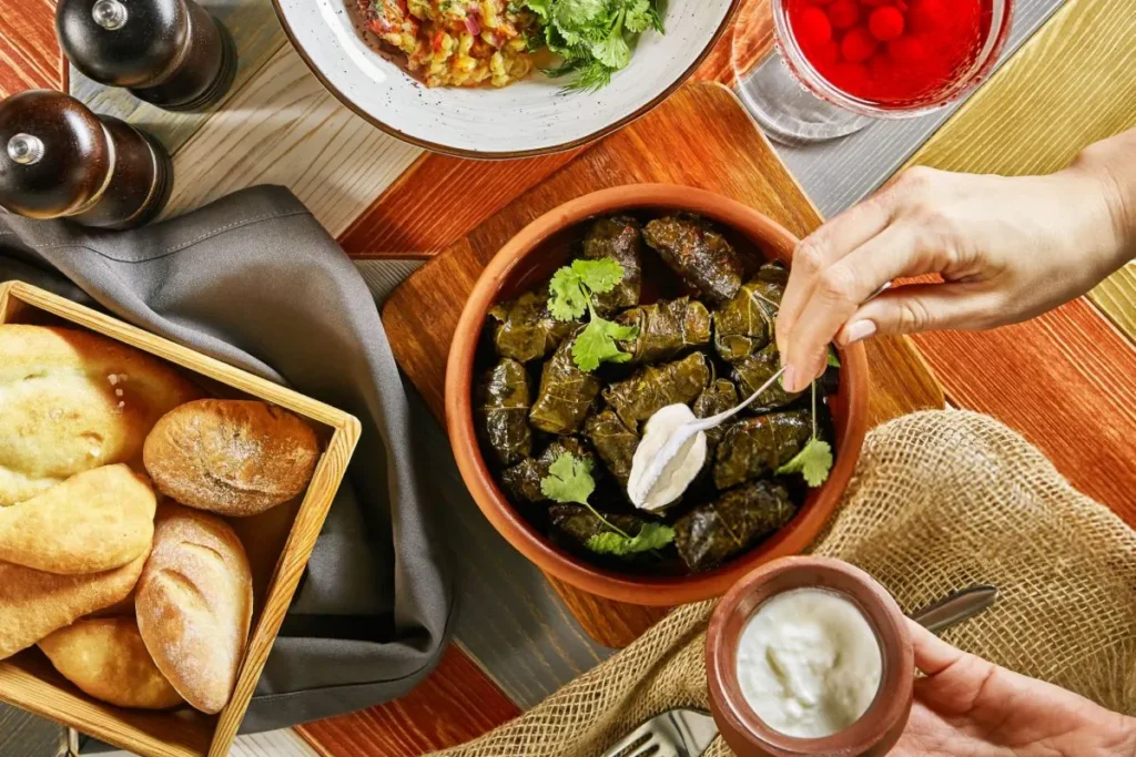 دلمه لری با ماست در ظرف