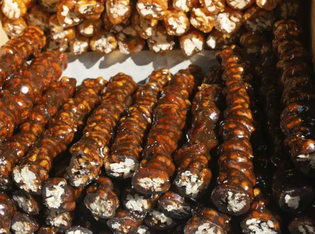 خمیر غلیظ شده شیره انگور با آرد و نشاسته