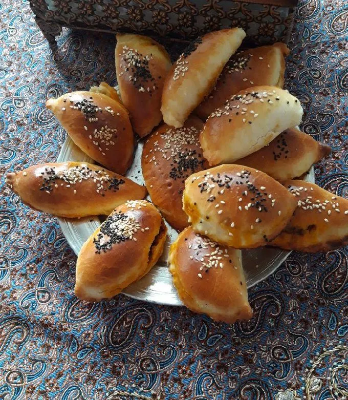 تصویر مرتبط با راز تهیه پیراشکی خانگی نرم و پفی با خمیر لطیف و ماندگار