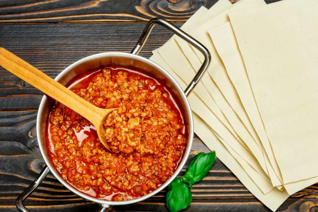 تصویر مرتبط با طرز تهیه لازانیای خانگی ساده و خوشمزه با پنیر کش‌دار