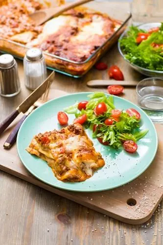 تصویر مرتبط با طرز تهیه لازانیای خانگی ساده و خوشمزه با پنیر کش‌دار