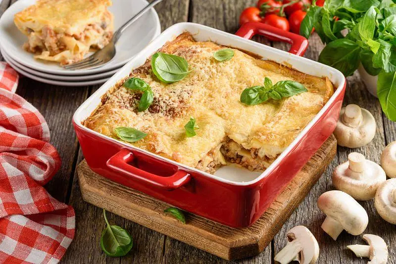 تصویر مرتبط با طرز تهیه لازانیای خانگی ساده و خوشمزه با پنیر کش‌دار