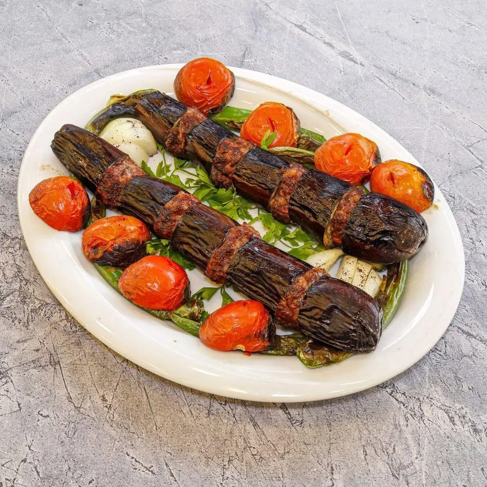 تصویر مرتبط با طرز تهیه سورملی کباب با بادمجان کبابی و عطر دودی بی‌نظیر