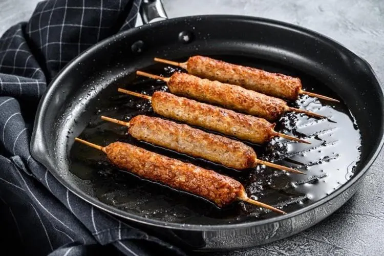 تصویر مرتبط با طرز تهیه سورملی کباب با بادمجان کبابی و عطر دودی بی‌نظیر