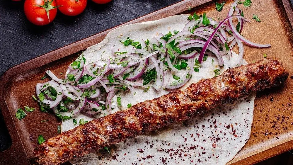 تصویر مرتبط با طرز تهیه سورملی کباب با بادمجان کبابی و عطر دودی بی‌نظیر
