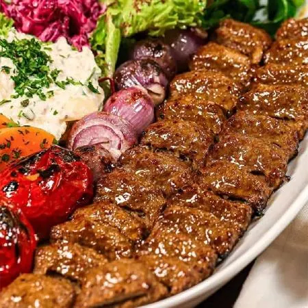 تصویر مرتبط با طرز تهیه سورملی کباب با بادمجان کبابی و عطر دودی بی‌نظیر