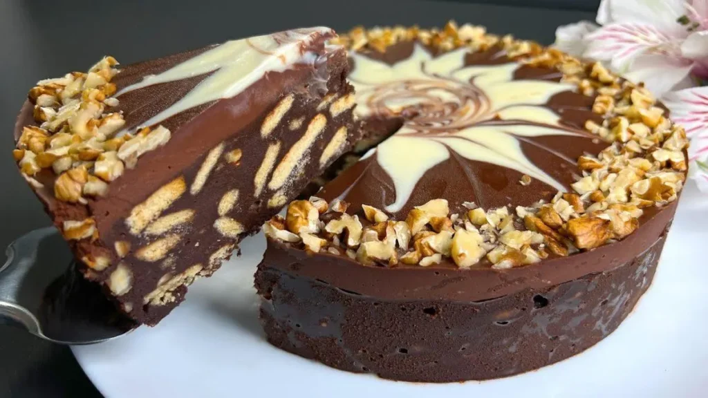 تصویر مرتبط با طرز تهیه کیک یخچالی شکلاتی؛ دسر ساده و بدون نیاز به فر