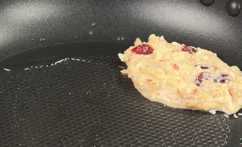 تصویر مرتبط با طرز تهیه پنکیک سیب و جو دوسر؛ صبحانهای سالم و انرژیبخش