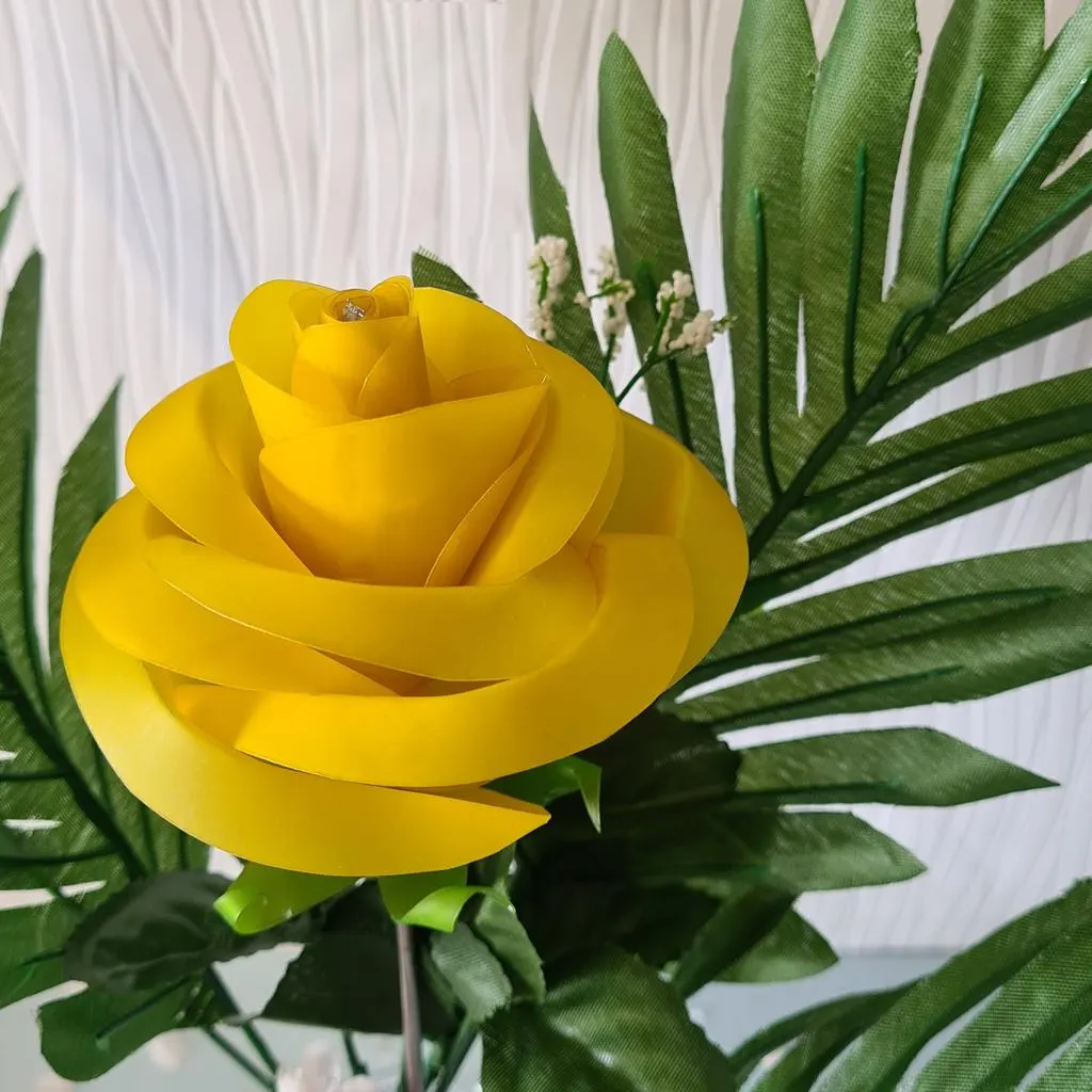 تصویر مرتبط با ساخت دسته گل رز رنگی و ماندگار با بطری پلاستیکی خالی