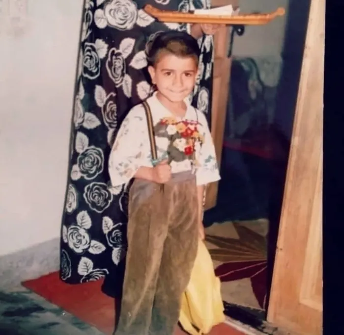 نمایی از جواد خواجوی روی صحنه تئاتر
