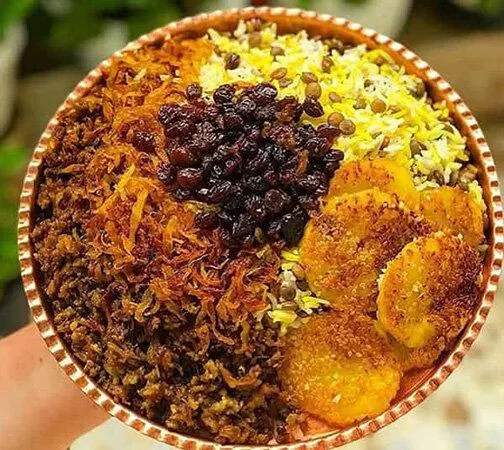 مخلوط ادویههای دارچین، زیره، گل محمدی، هل و زردچوبه