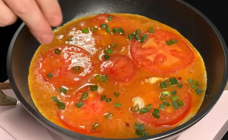 تصویر مرتبط با طرز تهیه املت سریع و خوشمزه با یک عدد گوجه فرنگی