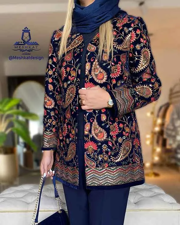 تصویر مرتبط با مدل‌های مانتو فوق العاده شیک و جدید ۲۰۲۴ با منجوق‌دوزی و نگین‌های حرارتی