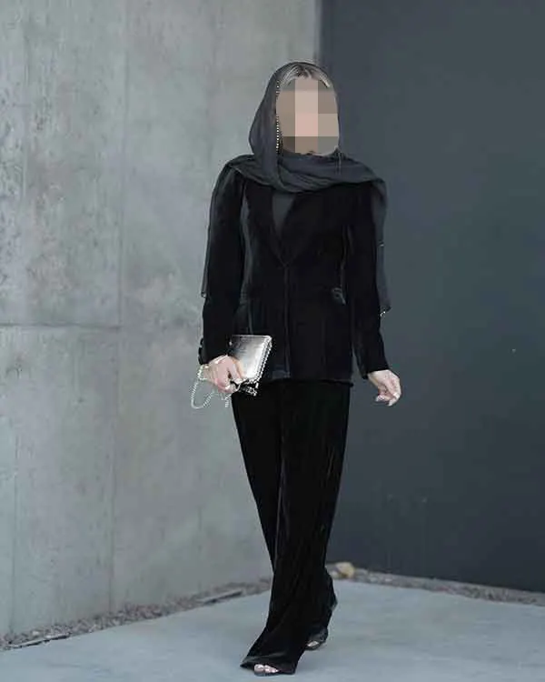 تصویر مرتبط با مدل‌های مانتو فوق العاده شیک و جدید ۲۰۲۴ با منجوق‌دوزی و نگین‌های حرارتی