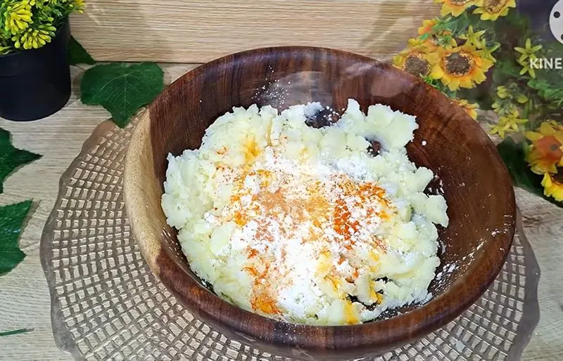 سرخ کردن اسنک پفکی در روغن داغ