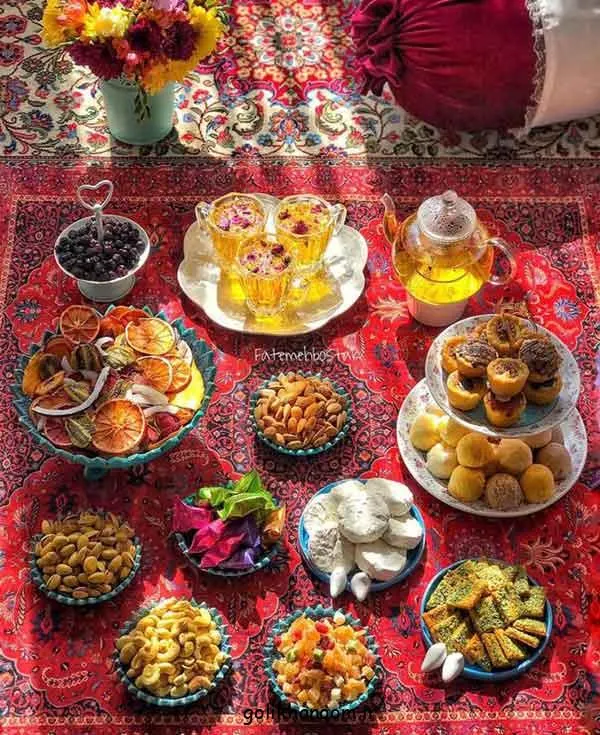 تصویر مرتبط با ایدههای خلاقانه برای تزیین سفره شب یلدا با سبک سنتی و مدرن