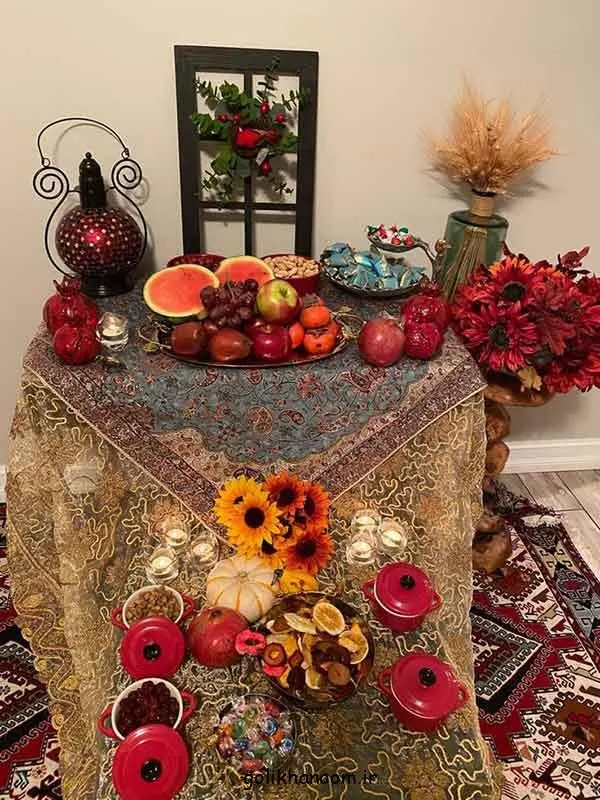 تصویر مرتبط با ایدههای خلاقانه برای تزیین سفره شب یلدا با سبک سنتی و مدرن